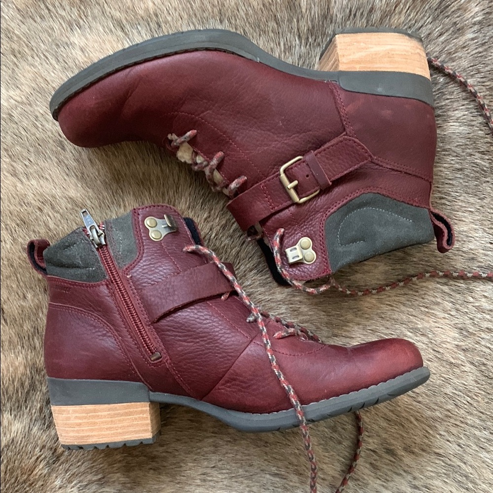 Women's Burgundy Merrell Shiloh Boots